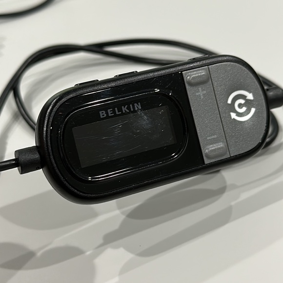 Belkin TuneCast Auto FM Radio Audio Transmitter with USB Charging Port - Black - Picture 5 of 8